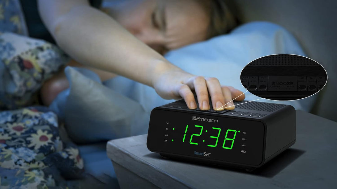 Emerson Smartset Dual Alarm Clock Radio with AM/FM Radio, Dimmer, Sleep Timer and .9" LED Display, CKS1900
