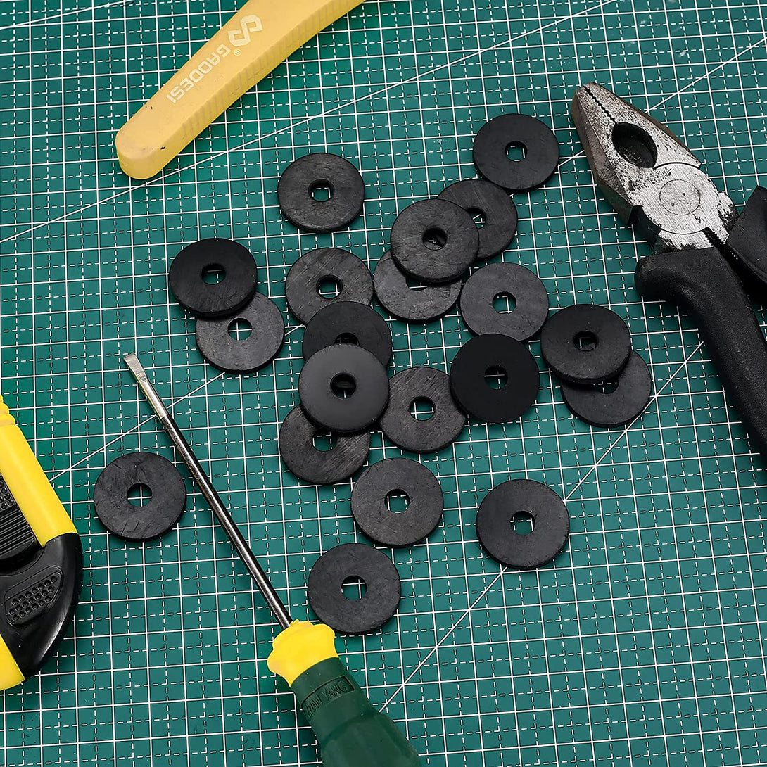 110 Pcs Rubber Flat Washer Kit, 1 OD X 1/4 ID X 1/8 Thickness Heavy Duty Abrasion Resistant Rubber, Black Fender Washers Grommets Spacers for Bolts Screws Washers