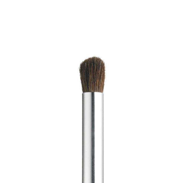 e.l.f. Blending Eye Brush, Makeup Brush For Eyeshadow & Eyeliner, Creates A Natural Finish, Made With Synthetic Bristles, Vegan & Cruelty-Free