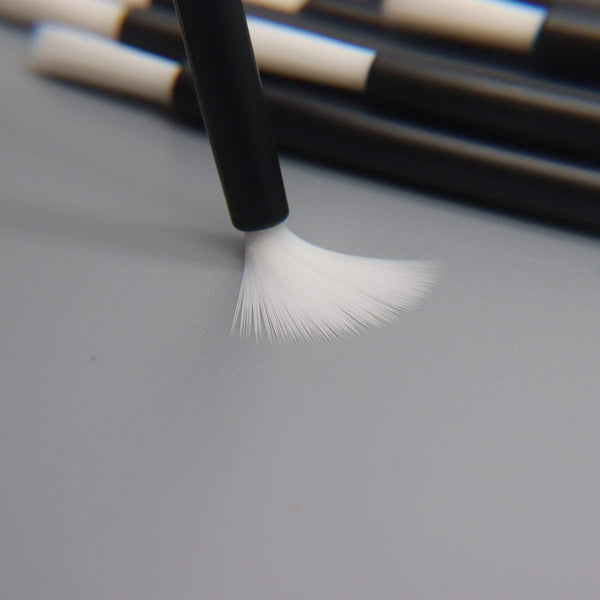 100 Pcs Disposable Makeup Lip Brushes PYO Cookie Paint Brushes Nail Polish Brushes Cosmetic Lip Brush Wands mini paint brushes for cookies (Black)