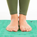 Feet Massage Pad Massager Tool Foot Acupressure Mat Pressure Relief Pad Foot Acupressure Cushion Shiatsu Reflexology Massager (Green)