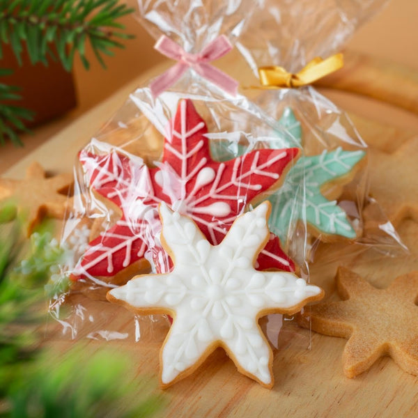 Christmas Cookie Cutters Set of 5 Pieces, Snowflake Shaped Cookie Cutters Set for Christmas and Winter Holiday, Stainless Steel Winter Snowflake