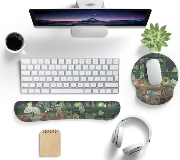 Cute Frog Mouse Pad with Wrist Rest Kawaii Green Decor Pain Relief Mat, Ergonomic Mouse Pad for Desk Computer Keyboard Laptop, Desk Decor Office