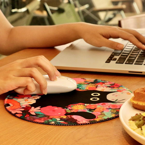 Black Cat Flower Small Mouse Pad, Cute Aesthetic Anime Mousepad with Non-Slip Rubber Base, Round Mouse Pads for Desk Accessories Laptop Gaming