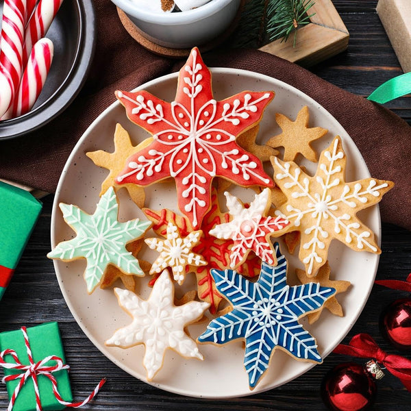 Christmas Cookie Cutters Set of 5 Pieces, Snowflake Shaped Cookie Cutters Set for Christmas and Winter Holiday, Stainless Steel Winter Snowflake