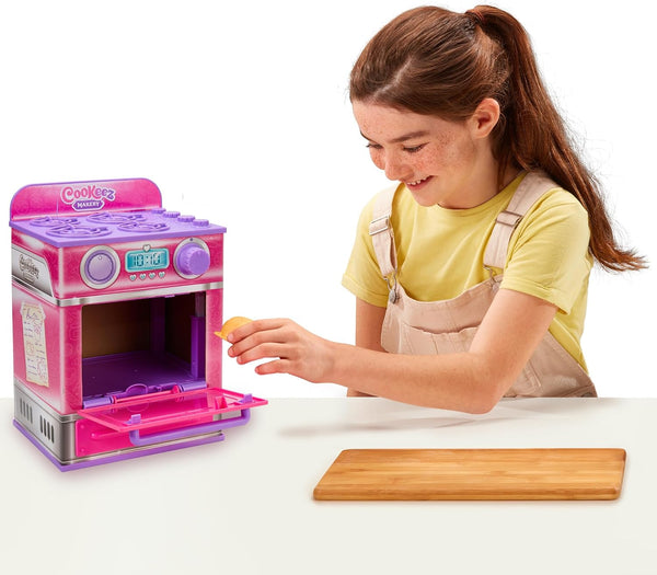 Cookeez Makery Cinnamon Treatz Oven – Interactive Bake & Reveal Oven Playset with Mystery Scented Plush (Cinnamon Pooch, Fondant Feline, or