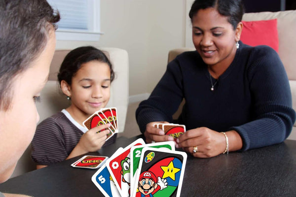 Mattel Games UNO Super Mario Card Game in Storage & Travel Tin, Video Game-Themed Deck for Kids, Adults & Family Nights with Special Rule