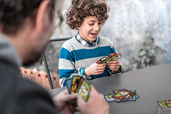 Mattel Games UNO Card Game, Gifts for Kids and Family Night, Themed to Minecraft Video Game, Travel Games, Storage Tin Box (Amazon Exclusive) UNO