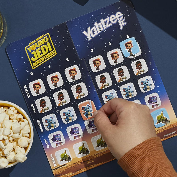 Hasbro Gaming Yahtzee Jr. Star War: Young Jedi Adventures Edition Board Game for Kids | Ages 4+ | 2-4 Players | Counting and Matching Games for