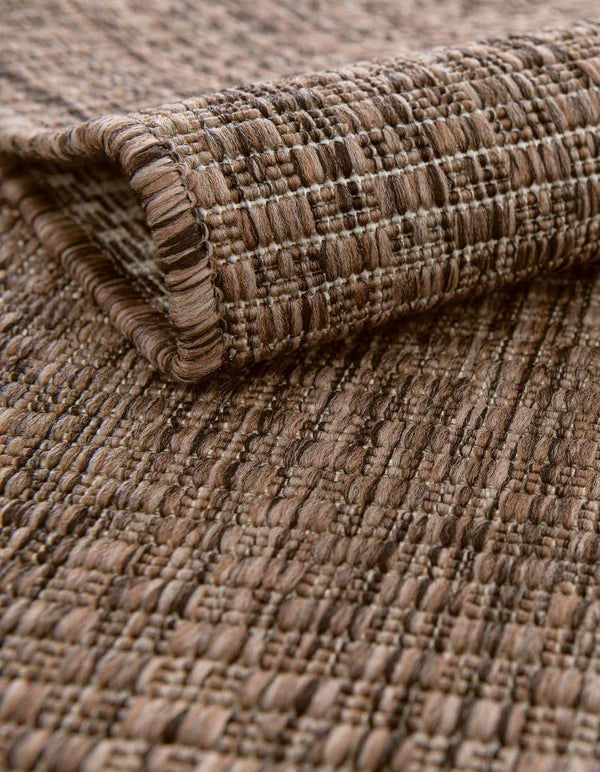 Unique Loom Outdoor Solid Collection Area Rug (3' 3" X 5' 3" Oval Light Brown/Ivory)