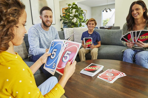 Mattel Games Giant UNO Card Game for Kid, Adult & Families, Color Blind Accessible & Customizable Large Deck Classic