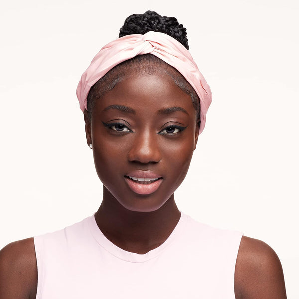 essence Stay & Play Gel Eyeliner Pencil (01 | Black Raven), Vegan | Waterproof & Smudge-proof, Smooth Glide, Highly Pigmented, Cream Formula;