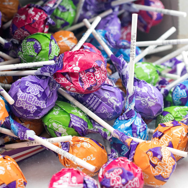 Tootsie Roll Tootsie Pops Assorted with Chocolatey Center, 3.75 Pound, 100 Count Giveaway Box, Peanut Free, Gluten Free Wild Berry Flavors, 60 Ounce
