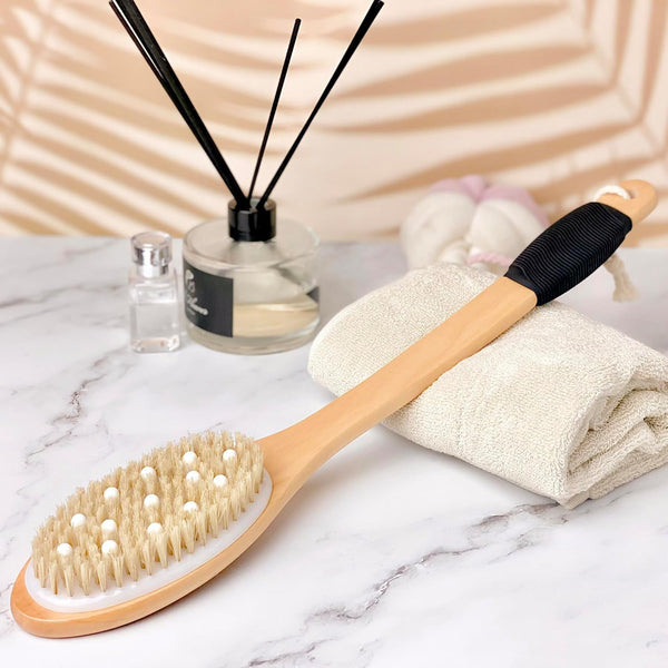 OWIIZI Bath Brush with Cellulite Massagers, Wooden Curved Long Handle Antiskid Dry Brushing Body Brush for Exfoliating, Natural Bristle Back