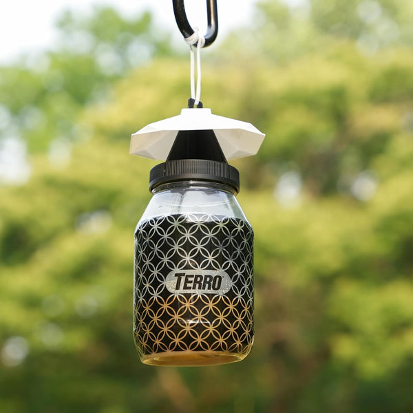 TERRO Fly Magnet Trap, Reusable Poison-Free Outdoor Fly Catcher with Bait | Kills House Flies, Barn Flies & Bottle Flies, Easy to Use Outdoor Fly