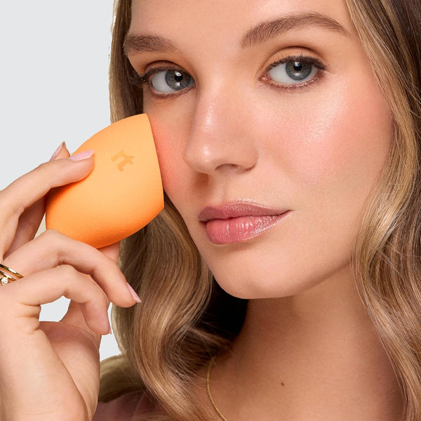 Real Techniques Miracle Complexion Sponge, Makeup Blender for Liquid and Cream Foundation, Full Coverage, Streak-Free Professional Makeup Tool,